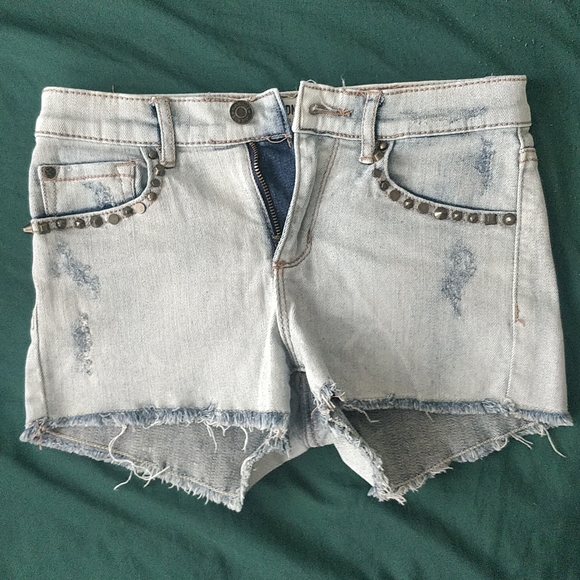 Size 00 jean shorts from Garage - Picture 1 of 2